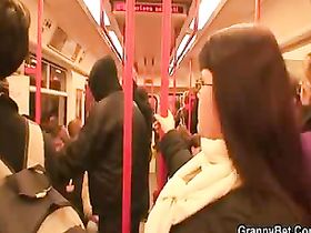 Японку в метро толпа порно видео